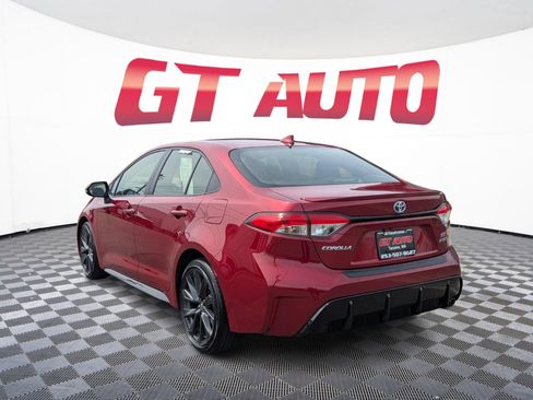 Used 2024 Toyota Corolla SE w/ SE Package FWD image 3