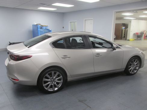 Used 2024 MAZDA MAZDA3 s image 4