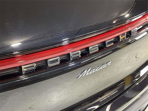 Used 2025 Porsche Macan image 9