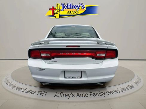 Used 2014 Dodge Charger SE w/ Sport Appearance Group RWD image 2