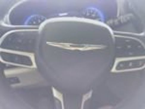 Used 2024 Chrysler Pacifica Touring-L FWD image 19