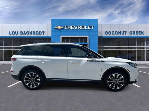 Used 2022 Lincoln Corsair Reserve w/ Equipment Group 201A FWD image 9