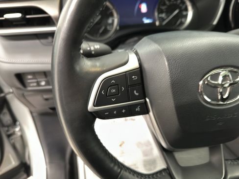 Used 2022 Toyota Highlander XLE image 22