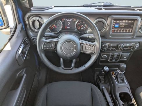 Used 2022 Jeep Gladiator Sport AWD/4WD image 15