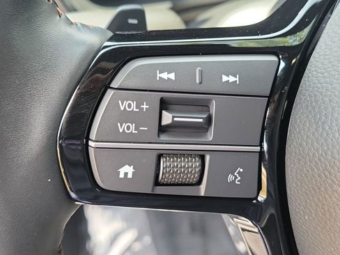 Used 2025 Honda CR-V Sport Touring image 9