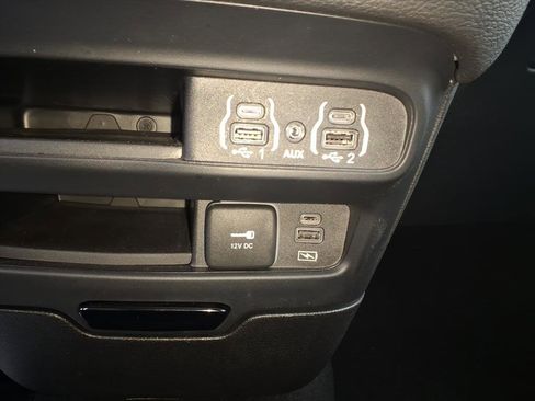 Used 2022 Chrysler Pacifica Touring-L w/ S Appearance Package image 16