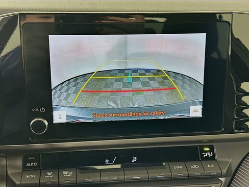 Used 2025 Toyota Camry SE image 14