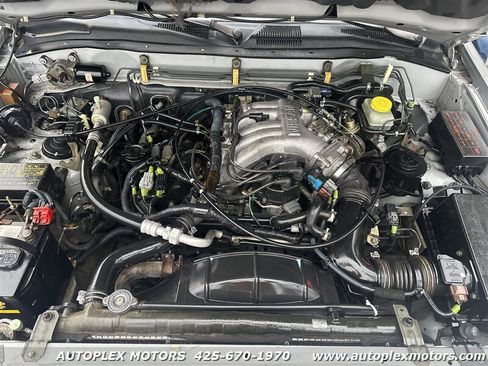 Used 1999 Nissan Pathfinder LE image 29