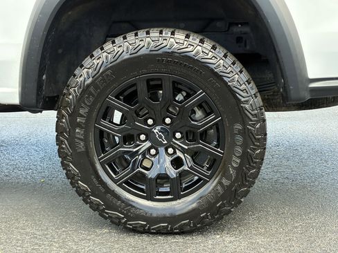 Used 2023 Chevrolet Colorado Trail Boss w/ Technology Package AWD/4WD image 10