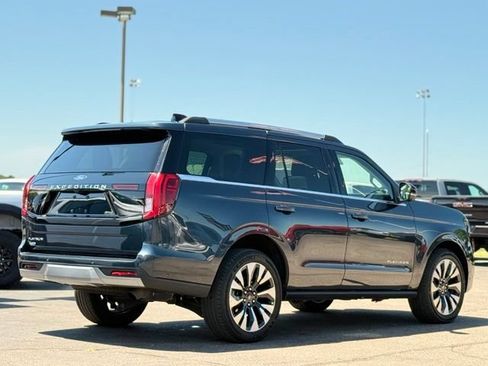 Used 2025 Ford Expedition Platinum w/ Driver's Package AWD/4WD image 48