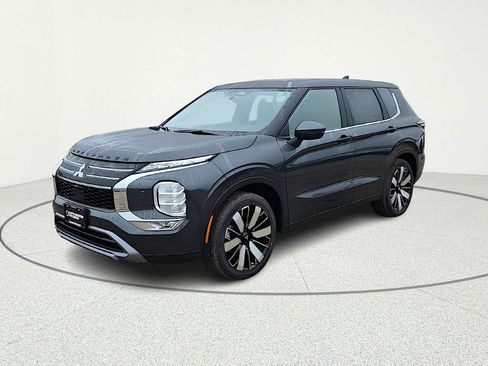 New 2026 Mitsubishi Outlander SE AWD/4WD image 2