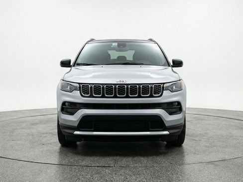 Used 2025 Jeep Compass Limited image 2