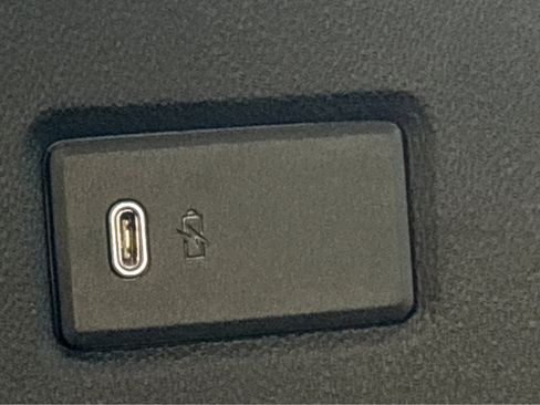 New 2025 Chevrolet Suburban Premier image 30