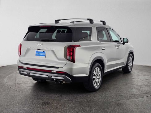 Used 2023 Hyundai Palisade SEL FWD image 3