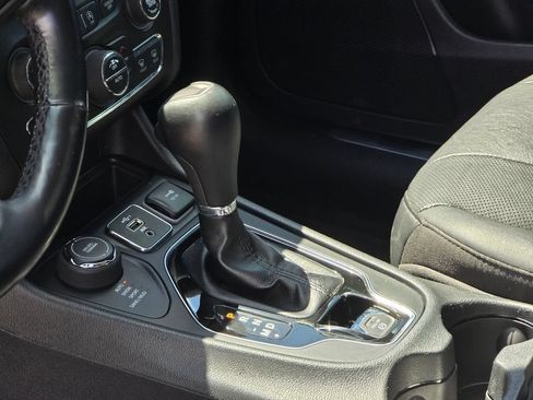 Used 2020 Jeep Cherokee Limited AWD/4WD image 24