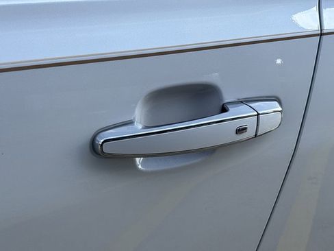 Used 2021 GMC Acadia Denali w/ Denali Technology Package image 13