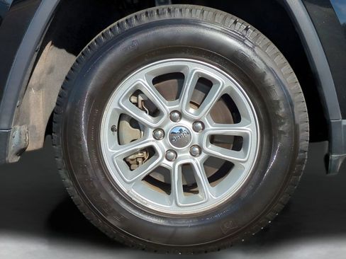 Used 2018 Jeep Grand Cherokee Laredo image 10