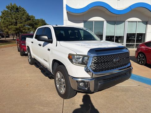 Used 2018 Toyota Tundra SR5 w/ SR5 Upgrade Package image 2