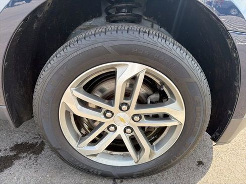 Used 2017 Chevrolet Equinox Premier w/ Enhanced Convenience Package FWD image 4