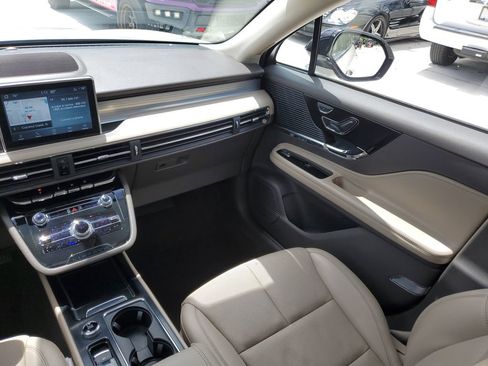 Used 2022 Lincoln Corsair AWD w/ Premium Package image 17