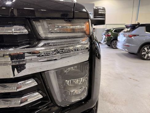 Used 2022 Chevrolet Silverado 3500 High Country w/ Z71 Off-Road Package AWD/4WD image 9