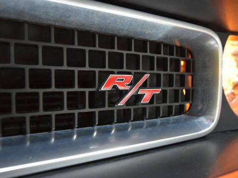 Used 2009 Dodge Challenger R/T RWD image 3