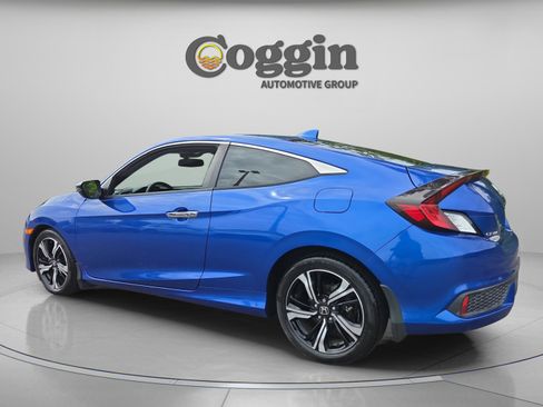 Used 2016 Honda Civic Touring image 3