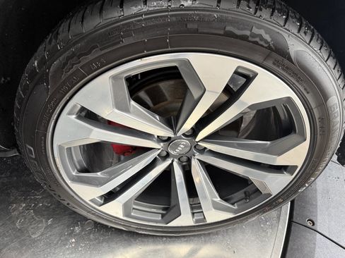 Used 2019 Audi Q8 Premium Plus image 27