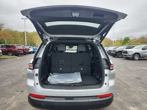 New 2025 Jeep Grand Cherokee L Limited w/ Black Appearance Package image 17