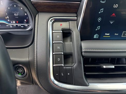 Used 2023 Chevrolet Suburban Premier image 19