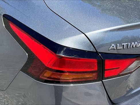 Used 2024 Nissan Altima 2.5 SR w/ SR Premium Package FWD image 29