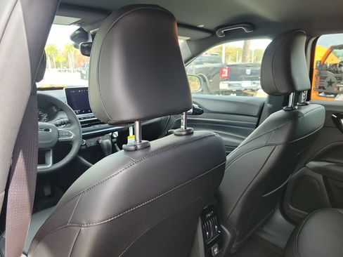 New 2026 Jeep Compass Latitude image 10