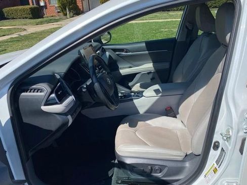 Used 2023 Toyota Camry XSE image 14