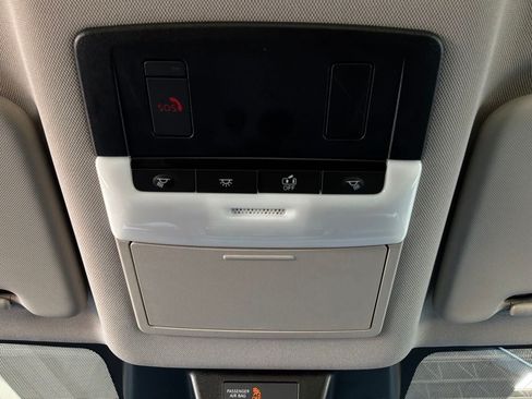 Used 2025 Nissan Rogue SV FWD image 16