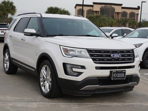 Used 2017 Ford Explorer Limited image 3