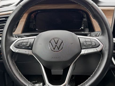 Used 2024 Volkswagen Atlas SE AWD/4WD image 17