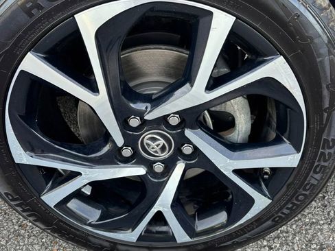 Used 2018 Toyota C-HR XLE image 20