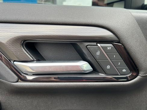 Used 2025 GMC Sierra 2500 AT4 image 23