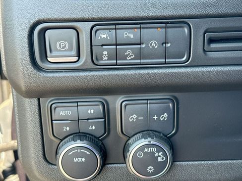 Used 2024 Chevrolet Tahoe Premier AWD/4WD image 16