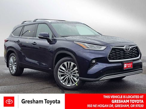 New 2026 Toyota Highlander Platinum AWD/4WD image 1