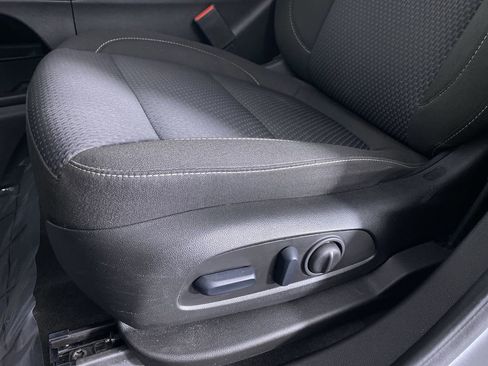 Certified 2023 GMC Acadia SLE w/ Driver Convenience Package image 9