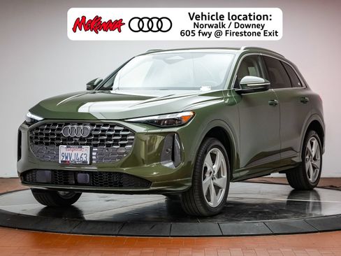 Certified 2025 Audi Q5 Premium Plus w/ Premium Plus AWD/4WD image 1
