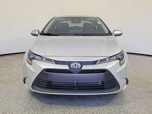 Used 2025 Toyota Corolla LE FWD image 3
