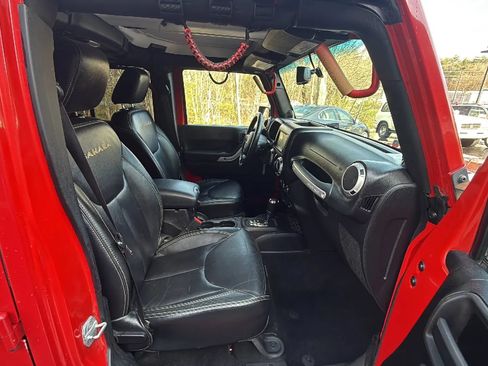 Used 2014 Jeep Wrangler Unlimited Sahara w/ Max Tow Package AWD/4WD image 17