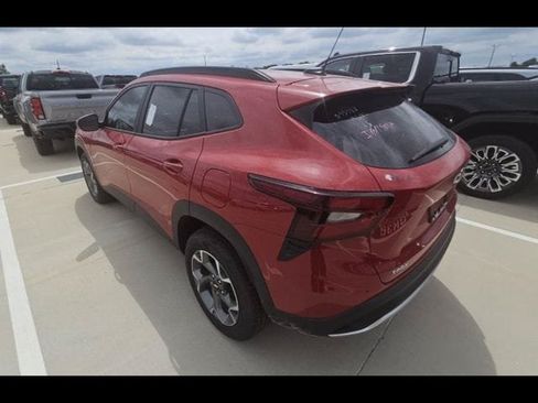 Used 2026 Chevrolet Trax LT w/ Driver Confidence Package FWD image 5