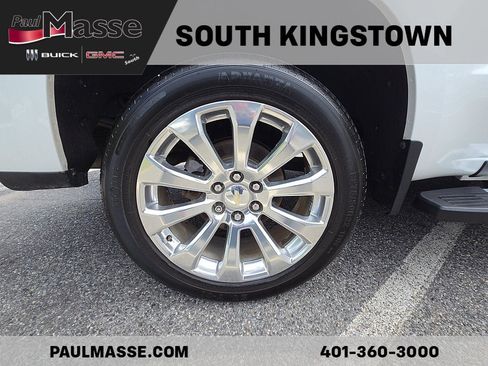Used 2021 Chevrolet Silverado 1500 High Country w/ Technology Package AWD/4WD image 9