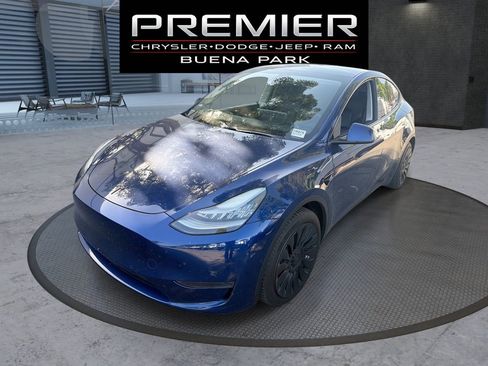 Used 2021 Tesla Model Y Long Range AWD/4WD image 1
