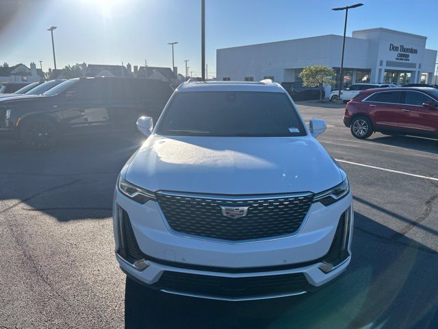 Used 2022 Cadillac XT6 Premium Luxury w/ Technology Package FWD image 3