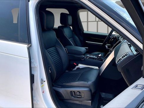 Certified 2025 Land Rover Discovery S AWD/4WD image 7