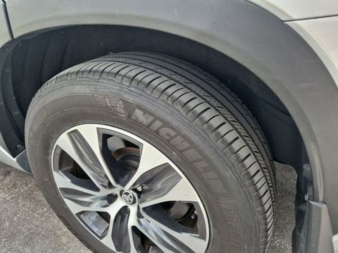 Used 2023 Toyota Highlander XLE image 15